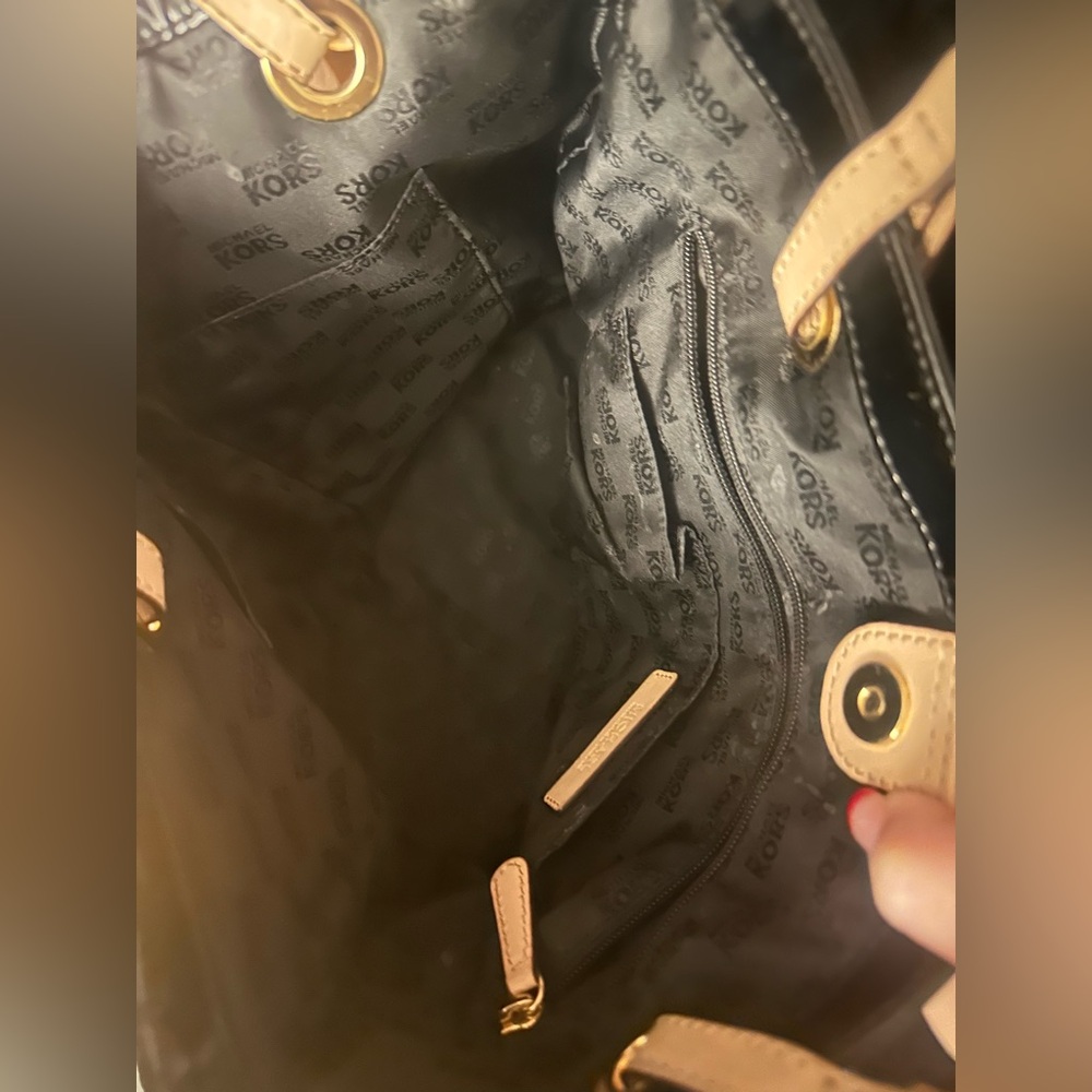 👜Michael Michael Kors Black Patent Leather Monogram Jet
Set Shoulder Tote EUC - Picture 7 of 7